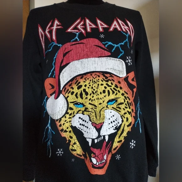 Def Leppard Black Crewneck Sweater with Graphic Christmas Design Size M - Picture 2 of 4